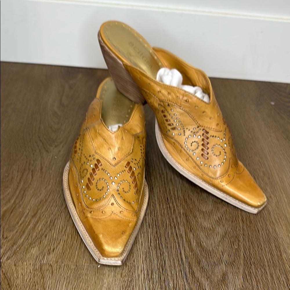 Tan Brown Leather Mules Western Style Size 8 M Bohemian BCBG GIRLS